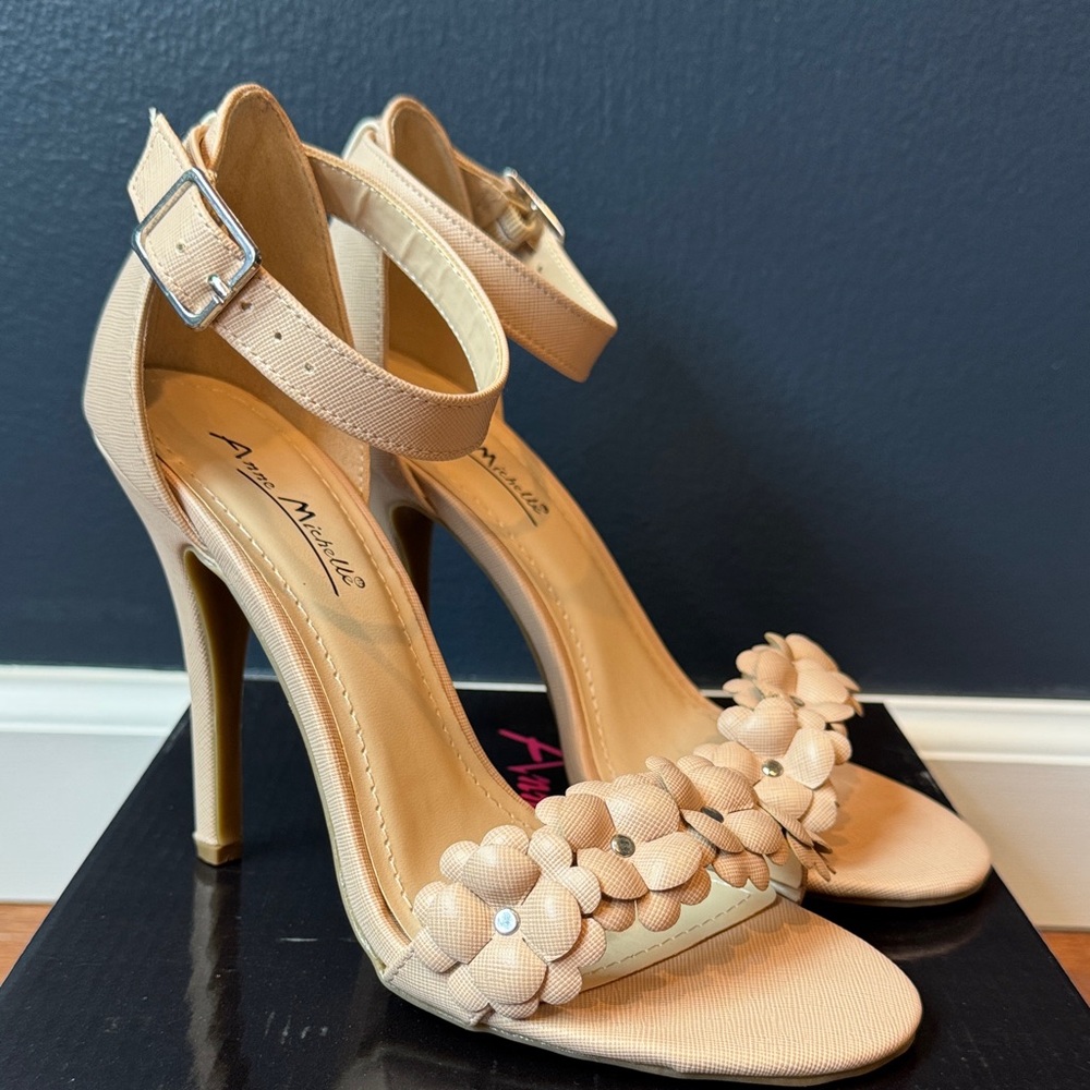 Anne Michelle Beige Floral Heels